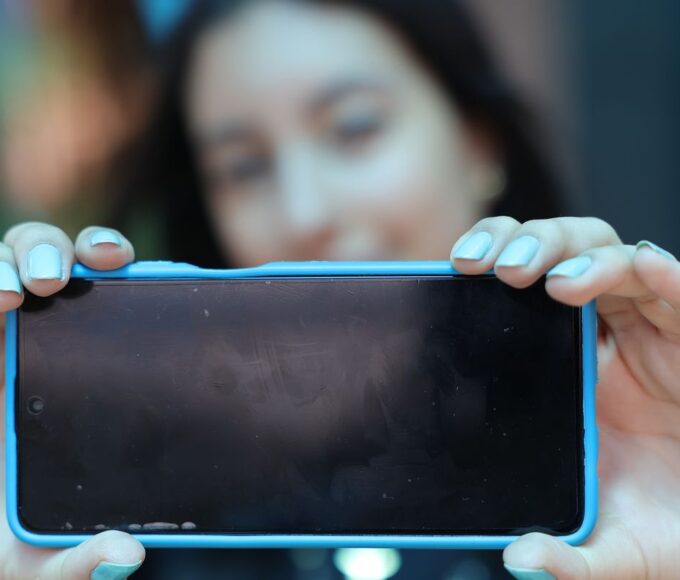 Conselho de Educação edita diretrizes sobre celular em sala de aula