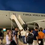 Mais 135 brasileiros repatriados chegam ao Brasil neste sábado (15)