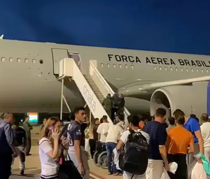 Mais 135 brasileiros repatriados chegam ao Brasil neste sábado (15)