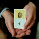 Papa Francisco recebe alta do hospital neste domingo