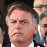 Bolsonaro passa por cirurgia no intestino neste domingo