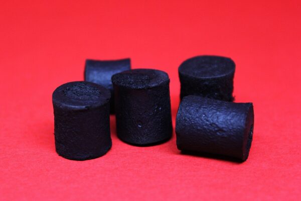 Cana-de-açúcar e negro de fumo podem substituir plástico em mercado bilionário