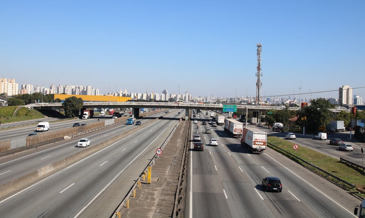 Trecho da rodovia Presidente Dutra perto de São Paulo Foto: Rovena Rosa/Agência Brasil