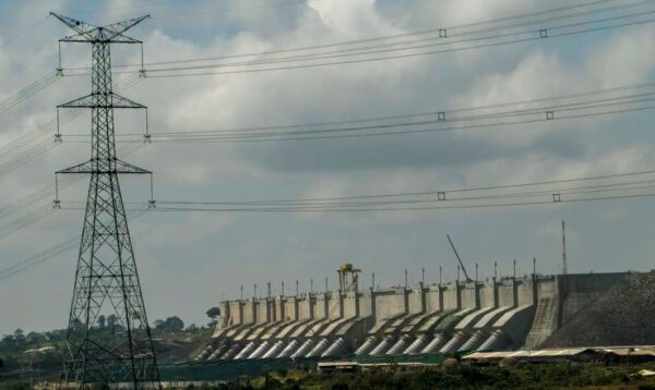 Conta de luz ficará mais cara em maio, decide Aneel