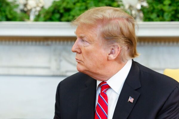 Críticas de Trump ao banco central dos EUA acendem alerta na economia, diz especialista