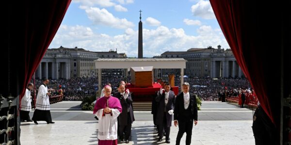 Funeral do Papa Francisco reúne cerca de 250 mil pessoas