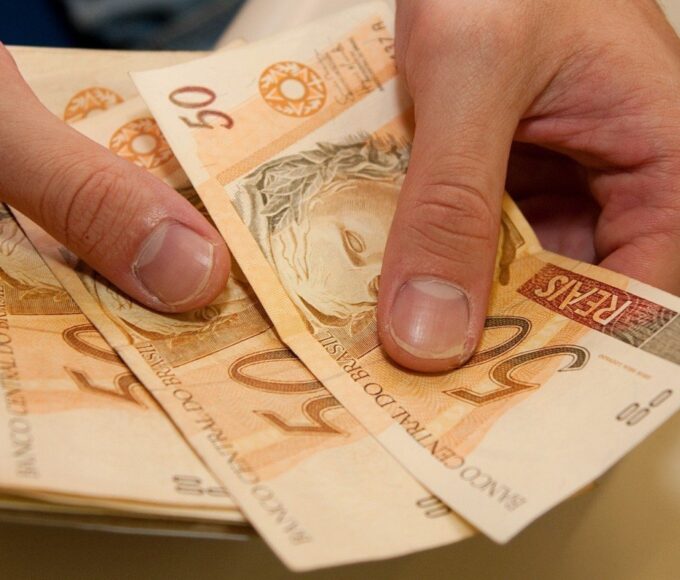 Governo propõe salário mínimo de R$ 1.630 em 2026