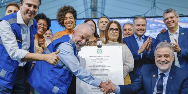 Lula inaugura prédios da UFF e anuncia edital para cursinhos populares