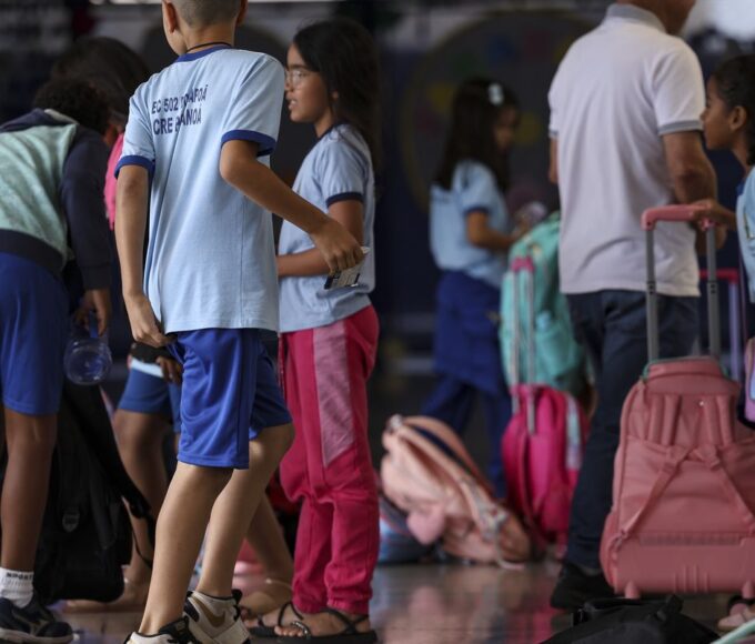 Número de alunos aumenta no ensino médio, mostra Censo Escolar 2024