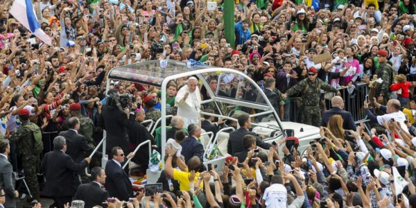 Primeiro destino internacional de Francisco, RJ lamenta morte do Papa