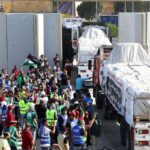 Caminhões com ajuda humanitária a palestinos voltam a chegar em Gaza