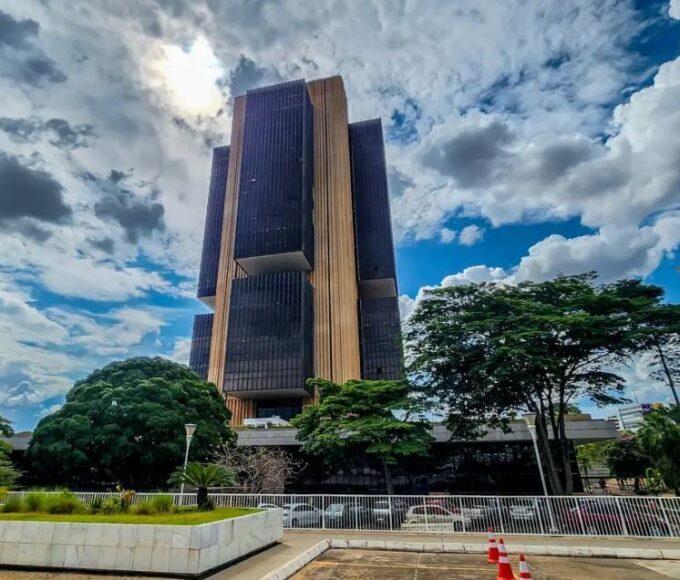 Copom eleva juros básicos da economia para 14,75% ao ano