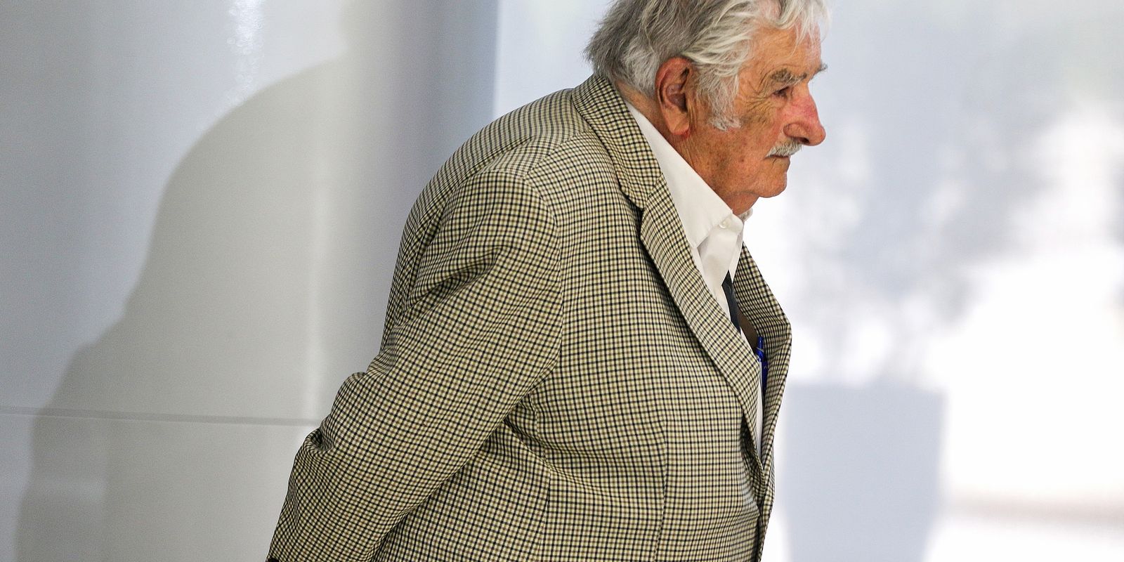 Cortejo fúnebre de Pepe Mujica reúne milhares em Montevidéu