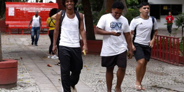 Enem 2025: prazo para pedir isenção da taxa acaba nesta sexta