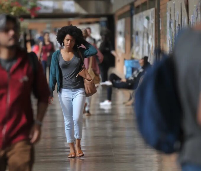 Iniciativa oferece bolsas para alunos negros acessarem ensino superior