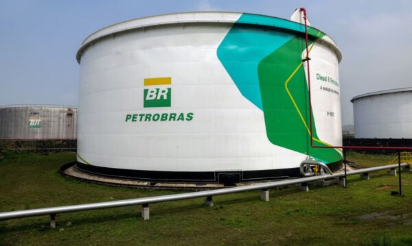 Petrobras reduz preço do diesel para as distribuidoras