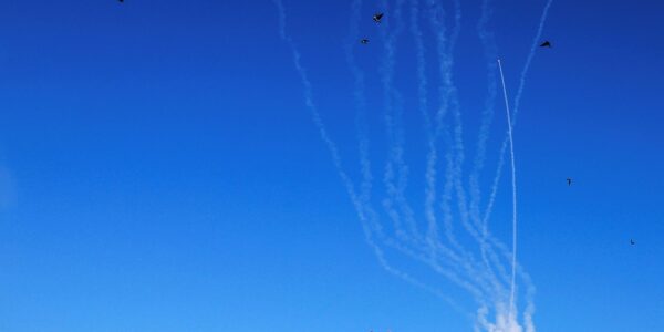 Após ataque dos EUA a usinas, Irã lança mísseis contra Israel