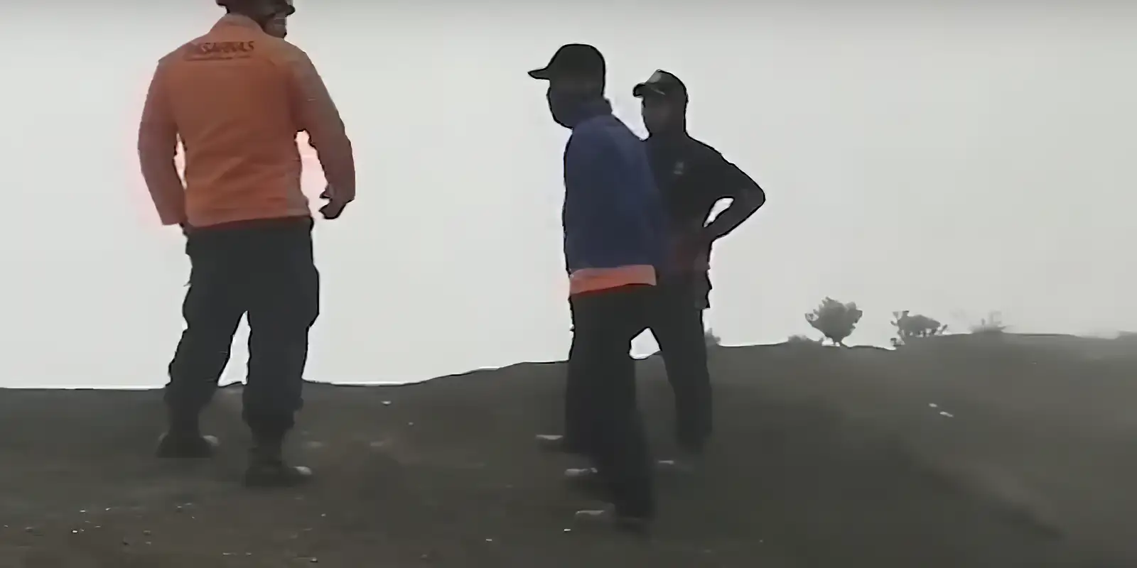 Corpo de brasileira é resgatado de vulcão na Indonésia