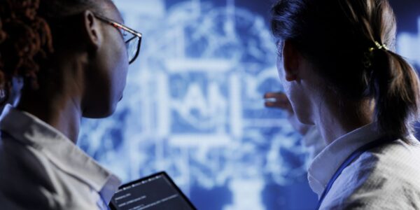 Estudo mostra que IA é usada para simular reações humanas em pesquisas