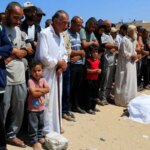 Israel mata 50 palestinos atacando multidão que esperava por comida