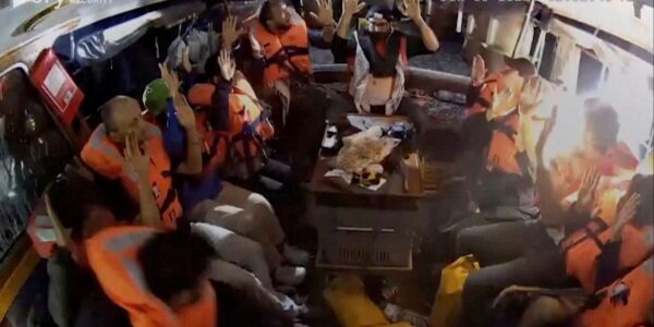 Israel vai deportar ativistas que levavam ajuda humanitária para Gaza