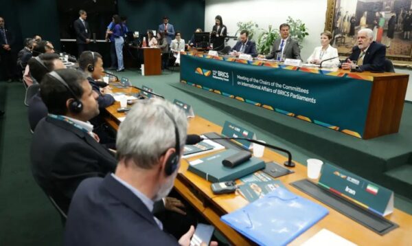 Parlamentares do Brics criticam guerra tarifária promovida pelos EUA