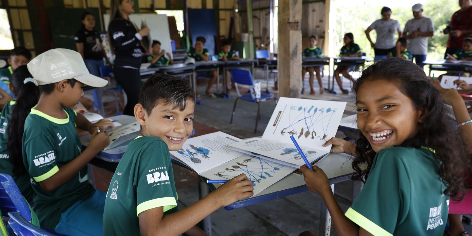 "Z de zangão": projeto aproveita vivências para alfabetizar no mangue