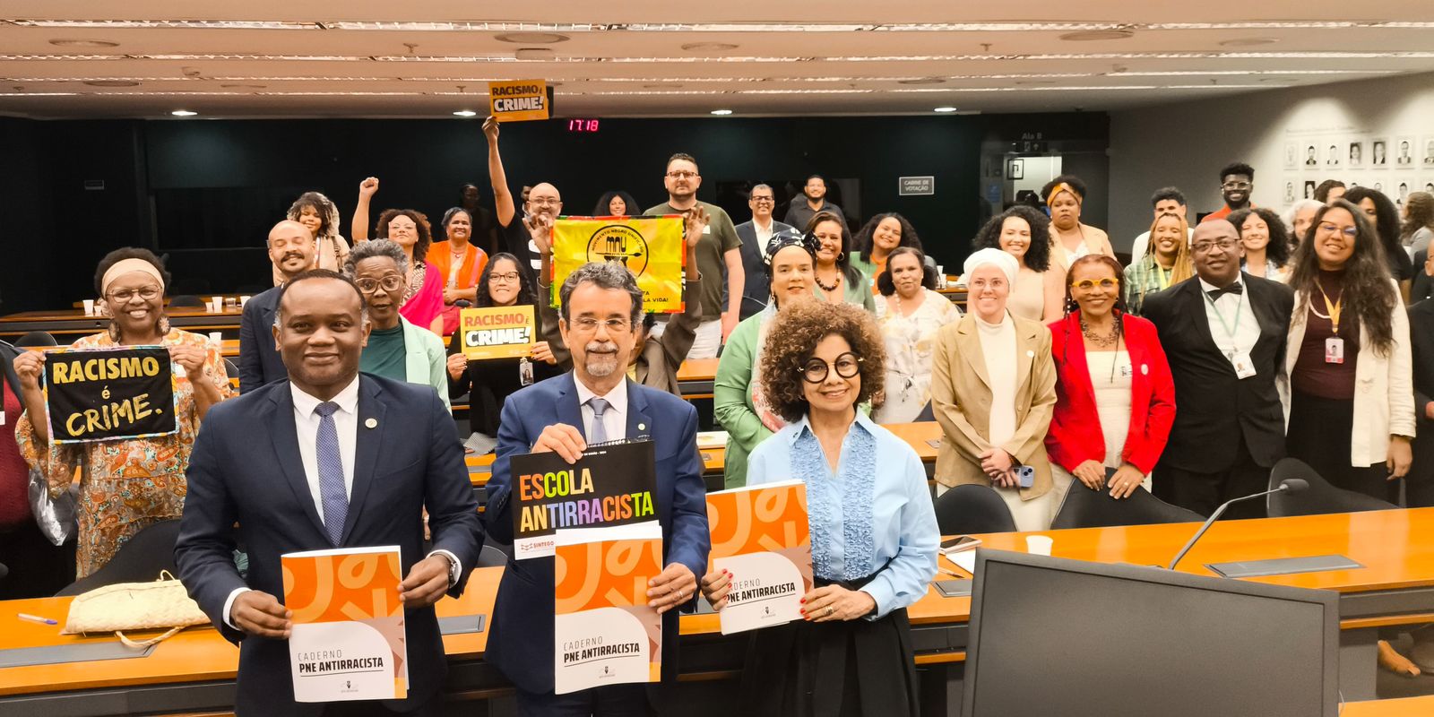 Chega ao Congresso caderno de propostas para educação antirracista