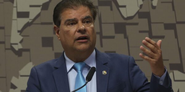 Comitiva de senadores vai aos EUA para tentar reverter tarifaço