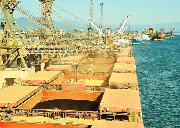 Exportação histórica de soja no Porto de Paranaguá.