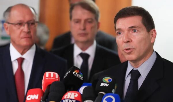 Empresários esperam acordo antes de possível retaliação aos EUA