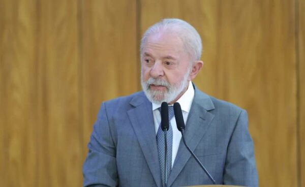 Lula veta projeto que aumenta número de deputados para 531