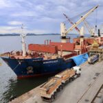 soja importada sendo descarregada no porto de paranaguá navio eua