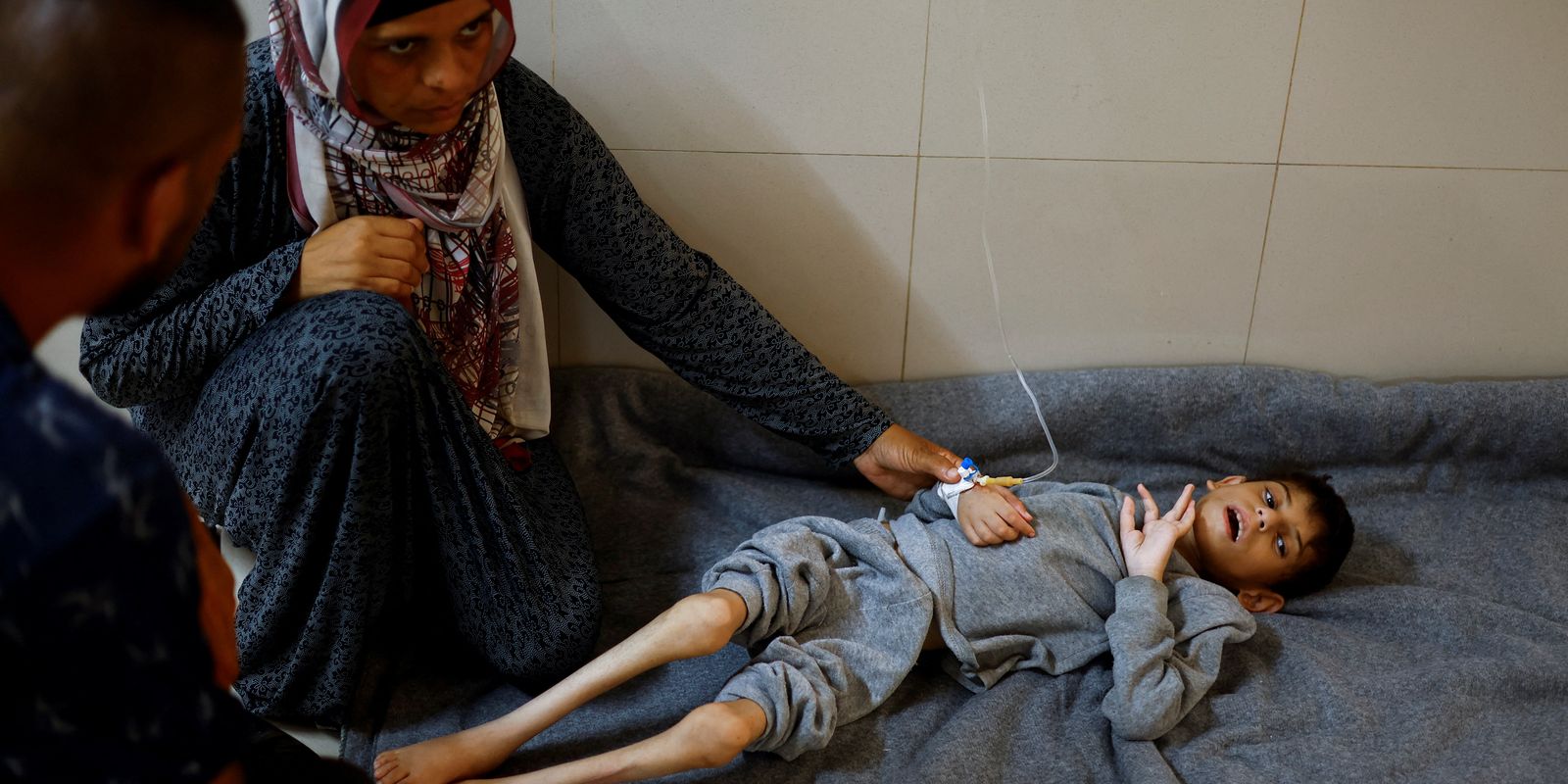 Sob pressão em função da fome em Gaza, Israel anuncia pausa militar