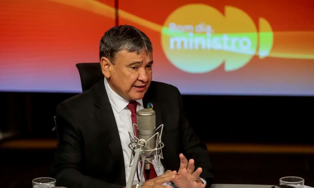 Tarifaço tende a reduzir preços ao consumidor, mas desestimular produtor, diz ministro