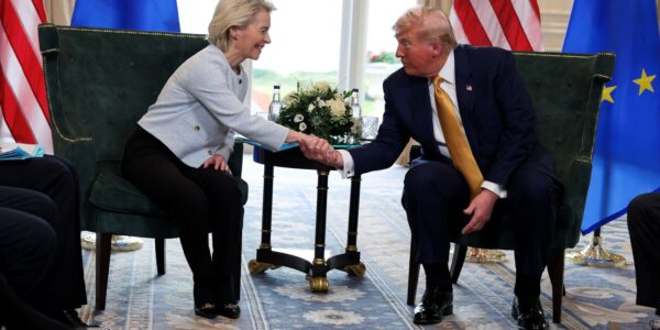 Trump fecha acordo comercial com União Europeia; tarifa será de 15%