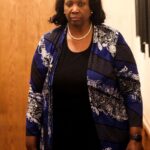 Demitida por Trump, Lisa Cook afirma que fica no cargo