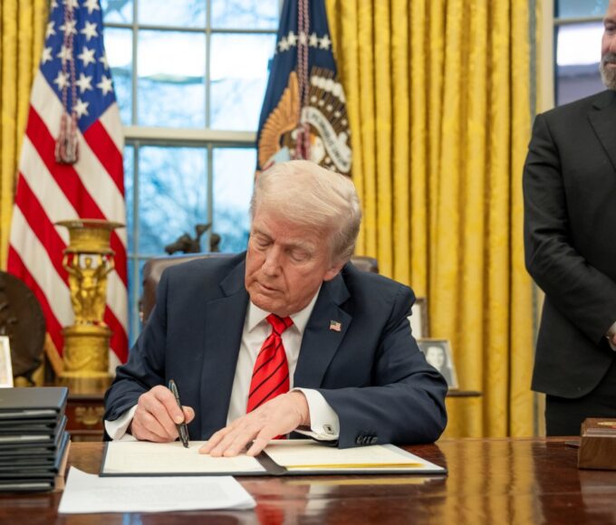 Tarifaço afeta a previsibilidade e o crescimento da economia, avalia ex-diretor da OMC