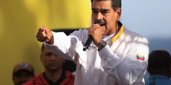 Venezuela pede a ONU que exija saída de navios dos EUA de sua costa