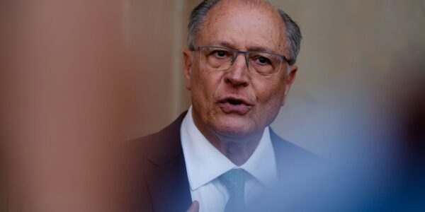Alckmin confirma negociação para encontro entre Lula e Trump
