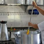 Ceará sanciona lei que zera ultraprocessados na merenda até 2027