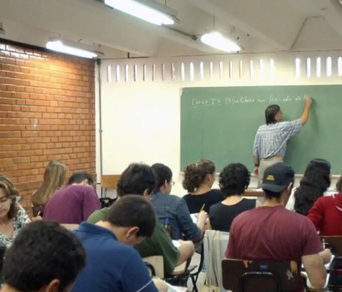 Ensino superior no Brasil pode mais que dobrar salário