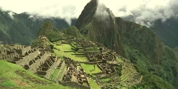 Peru resgata 1,4 mil turistas que ficaram presos perto de Machu Picchu