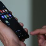 Pesquisa mostra avanço em salas de aula com proibição de celulares