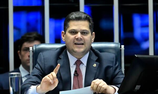 Presidente do Senado manda arquivar PEC da Blindagem após rejeição em Comissão