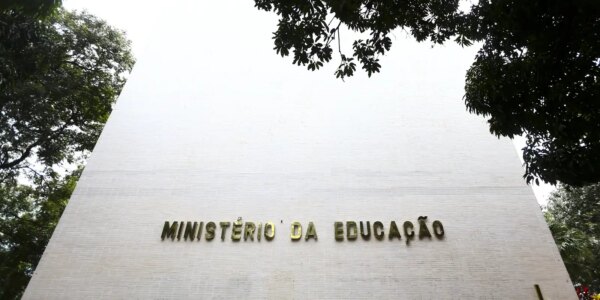 Sai lista de cursos superiores semipresenciais autorizados pelo MEC