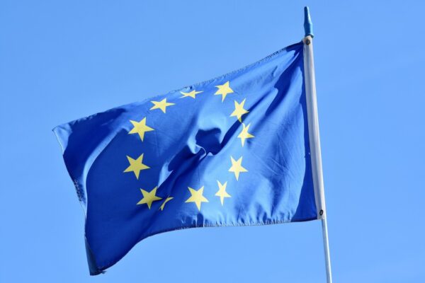 União Europeia propõe adiar lei antidesmatamento para 2026
