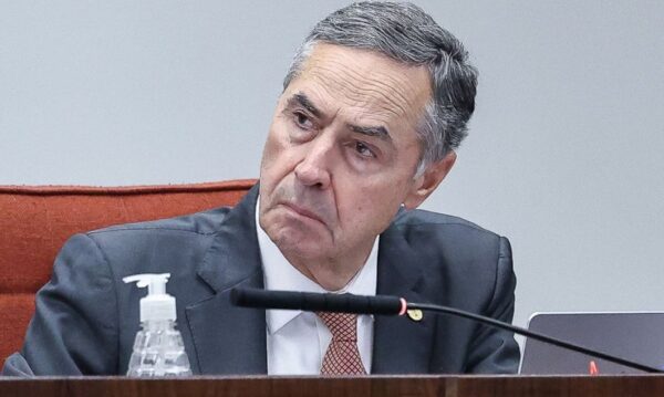 Barroso anuncia que vai deixar cargo de ministro do STF