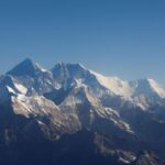 Cerca de 200 pessoas estão presas no monte Everest