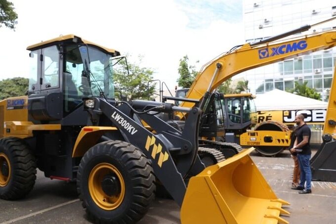 EXPOSIÇÃO DE MÁQUINAS AGRÍCOLAS (BRASÍLIA)